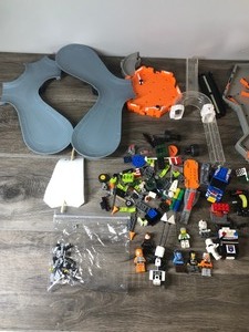lot 412 image: Hex Bug Battle Bots with Playset  - Legos and More