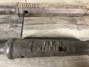 lot 448 image: 2 - Vintage Nail Pullers - Rex & Giant
