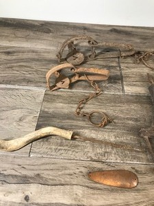 lot 475 image: Lot of Vintage Items - Traps - Fishing Spear End - Deer Antler with a File Mounted to It & More