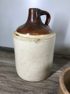 lot 502 image: Lot of Pottery Collectibles