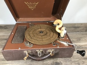 lot 508 image: Vintage Victrola Hand Crank Phonograph