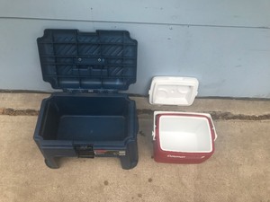 lot 516 image: Rubbermaid Tool Box Step Stool & Coleman Strapper 8 Cooler