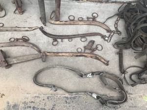 lot 520 image: Vintage Wagon Wheel Horse  Cattle Farming Equipment