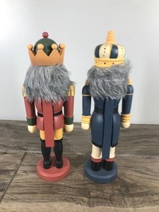 lot 529 image: 2 - Collectible Nut Crackers