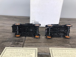 lot 555 image: The National Motor Museum Mint - 1925 Ford Model T Pick Up & Coupe die cast