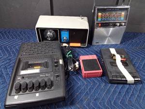 lot 190 image: 2 Cassette players and 2 radios and base station
