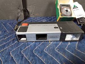 lot 191 image: 2 Vintage cameras and a tower meter