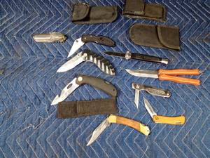 lot 185 image: lot of knives and sheaths
