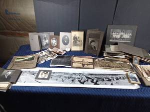 lot 177 image: Vintage photos and military photos