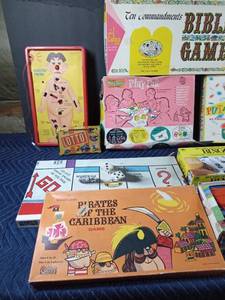 lot 175 image: Lot of vintage games, toys and puzzles