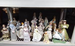 lot 167 image: Shelf full of figurines