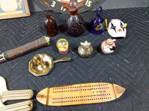 lot 151 image: Vintage items