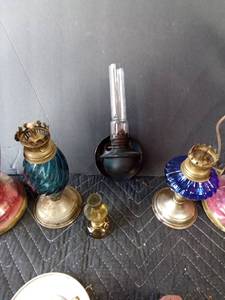 lot 138 image: Vintage electric lamps, oil lamps, S&P shakerts, metal pencil sharpener, 11418 Porcelain Empire cup & saucer, wood box and more