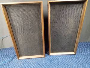 lot 90 image: 2 Speakers