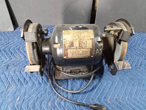 lot 91 image: Duracraft duel sided bench grinder