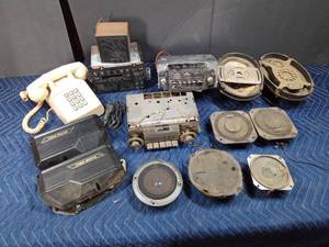 lot 93 image: Box of vintage electronics