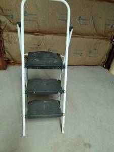 lot 65 image: Foldable step ladder