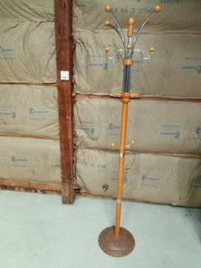 lot 67 image: Coat tree