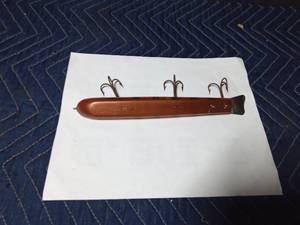 lot 48 image: Vintage wooden musky lure