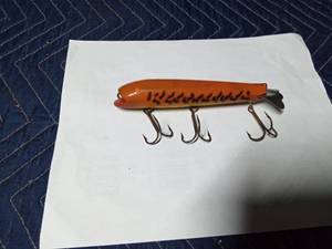 lot 49 image: Vintage musky lure