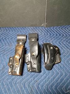 lot 41 image: 3 Pistol holsters