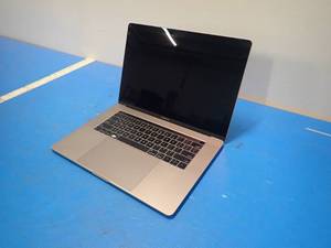 lot 18 image: Apple&nbspMacBookPro15,1 A1990 MR932LLA &nbspINTEL(R) CORE(TM) I7-8750H CPU  2.20GHZ  16GB RAM  251GB SSD  15 screen with 3360 x 2100 Resolution  Includes IOS  No Charger