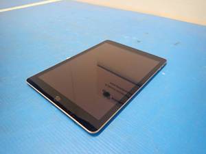 lot 30 image: Apple&nbspiPad 5th Gen A1823  32GB of storage  WIFI Only  Includes Charging Cable  light scratches on screen 