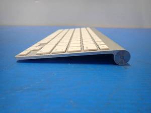 lot 52 image: Apple A1314 Wireless Keyboard