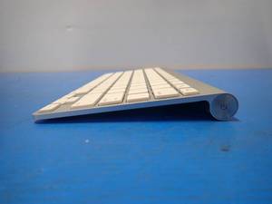 lot 53 image: Apple A1314 Wireless Keyboard