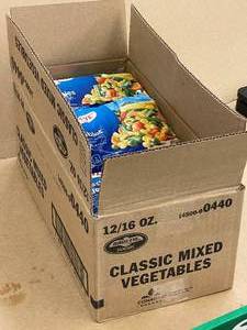 lot 25 image: Birds Eye Classic Mixed Vegetables - 12 Pack of 16 oz Bags