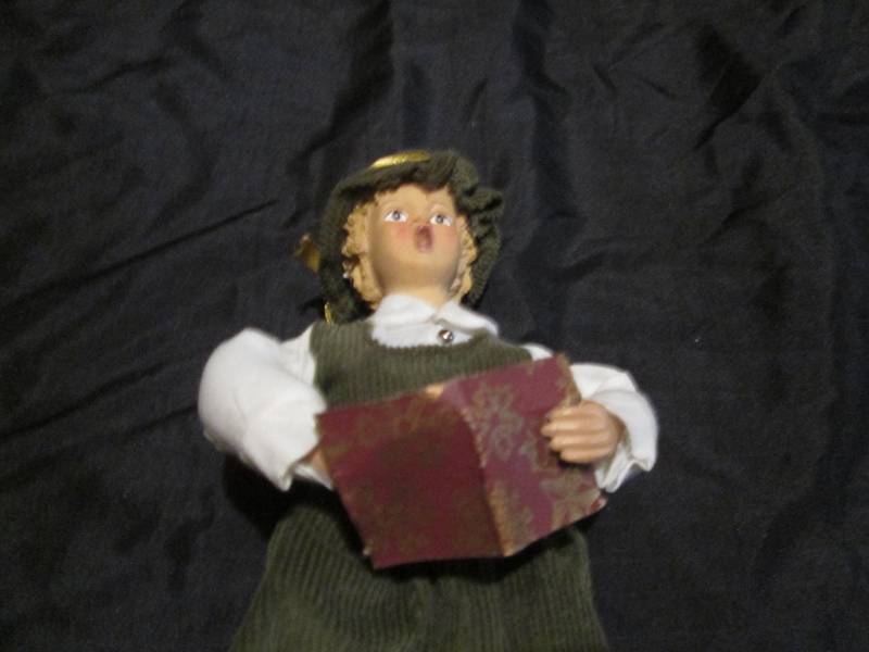 Authentic Byers Choice LTD girl Caroler with song book Doll
