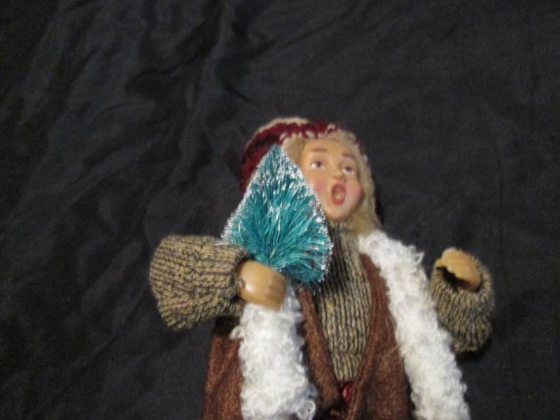 Authentic Byers Choice LTD child with small tree Caroler Doll
