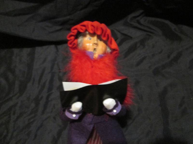 Authentic Byers Choice LTD woman with song book and boa Caroler Doll