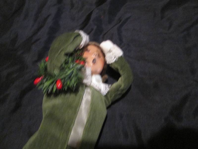 Authentic Byers Choice LTD child with wreath Caroler Doll
