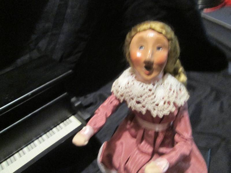 Authentic Byers Choice LTD pianist with piano and bench Caroler Doll