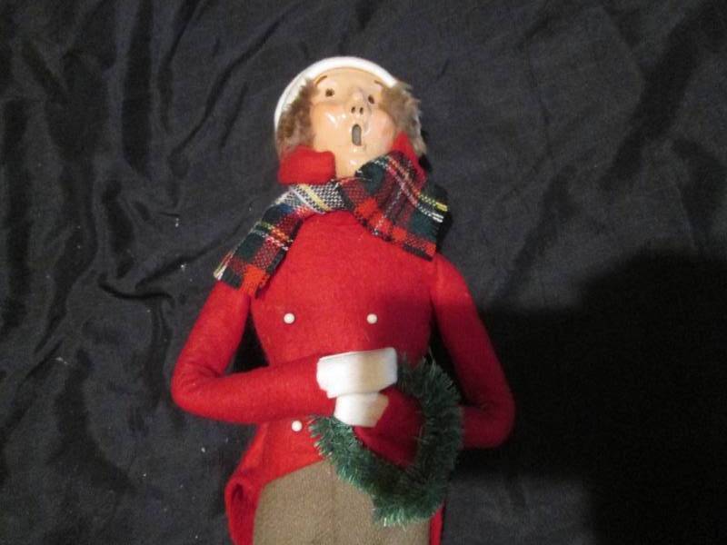 Authentic Byers Choice LTD man with wreath Caroler Doll