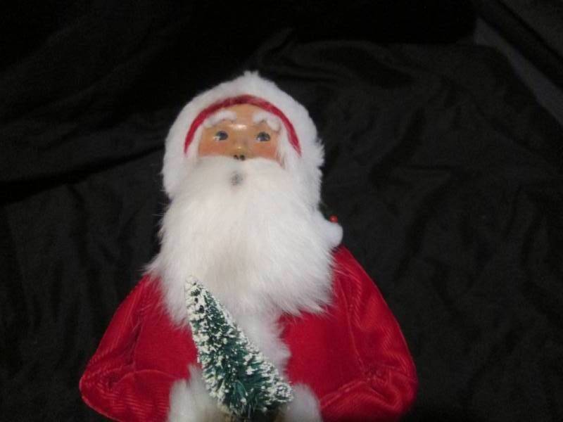 Authentic Byers Choice LTD Santa with small tree Caroler Doll