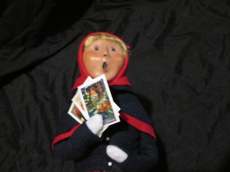 Authentic Byers Choice LTD woman with Christmas cards Caroler Doll