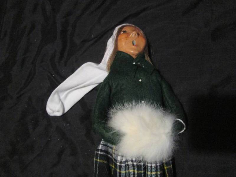 Authentic Byers Choice LTD woman with fur hand warmer Caroler Doll