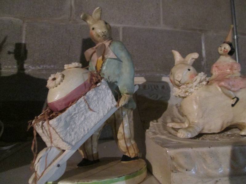 Vintage Easter Bunny figurine decor...