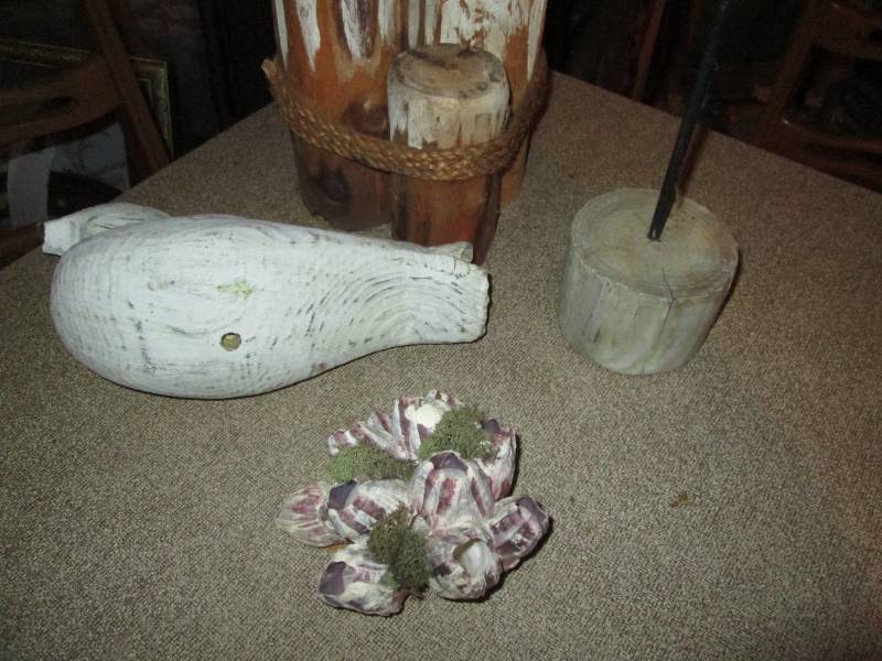 Get the feel of the Sea with the decor of rope wrapping the pylons, faux sea gull, sea shell decor and Wood Base ornamental piece