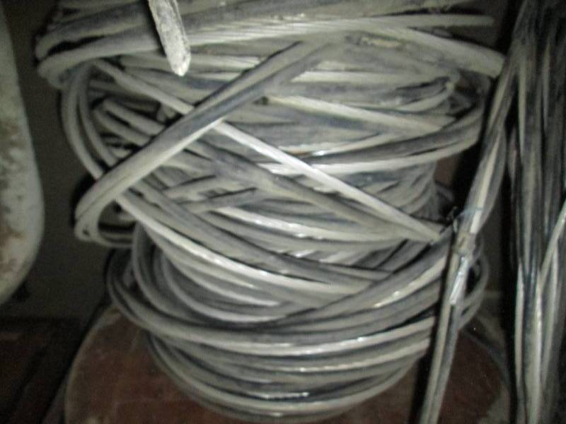 Wood Spool with unknown length of heavy duty cable