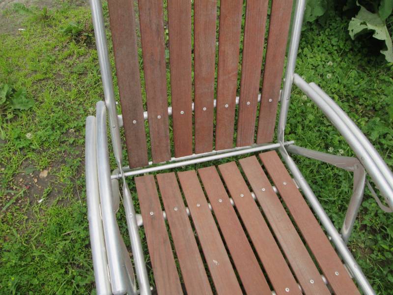 Metal frame, wood slat, fold-up outdoor lawn chair lounger