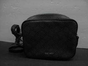 lot 211 image: NINE WEST CROSSBODY BAG USED, SMELLS LIKE PERFUME BUT IN GOOD CONDITION