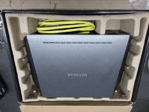 lot 213 image: Netgear Nighthawk Ac2300 Smart Wifi Router - Mu-Mimo Dual Band Gigabit (R7000) USED, OPEN BOX