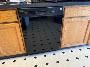 lot 24 image: GE Dishwasher. Model GLD 4200L00BB. Serial HL8610938