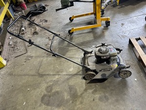 lot 6 image: Murray Push Mower Briggs & Straton E450 Prime 20 Cutting Deck