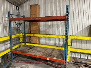 lot 8 image: Press Rack Two 36 x 21.5 Uprights and Four 8 Crossbars