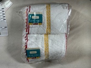 lot 136 image: The Pioneer Woman Bath Towels - New (Qty 6)