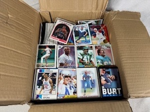 lot 129 image: Sports Trading Cards - FB, Baseball, Basketball - Large Lot  1000 Cards
